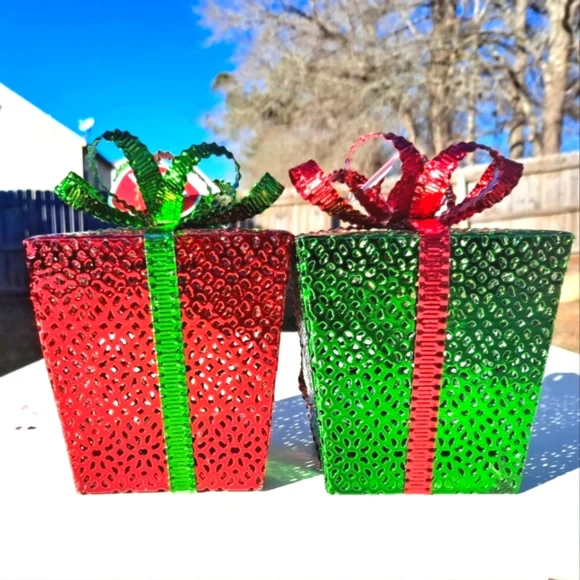 Beautiful Holiday Gift Metal Boxes With White Lights Inside And Bows On Top - Picture 1 of 6